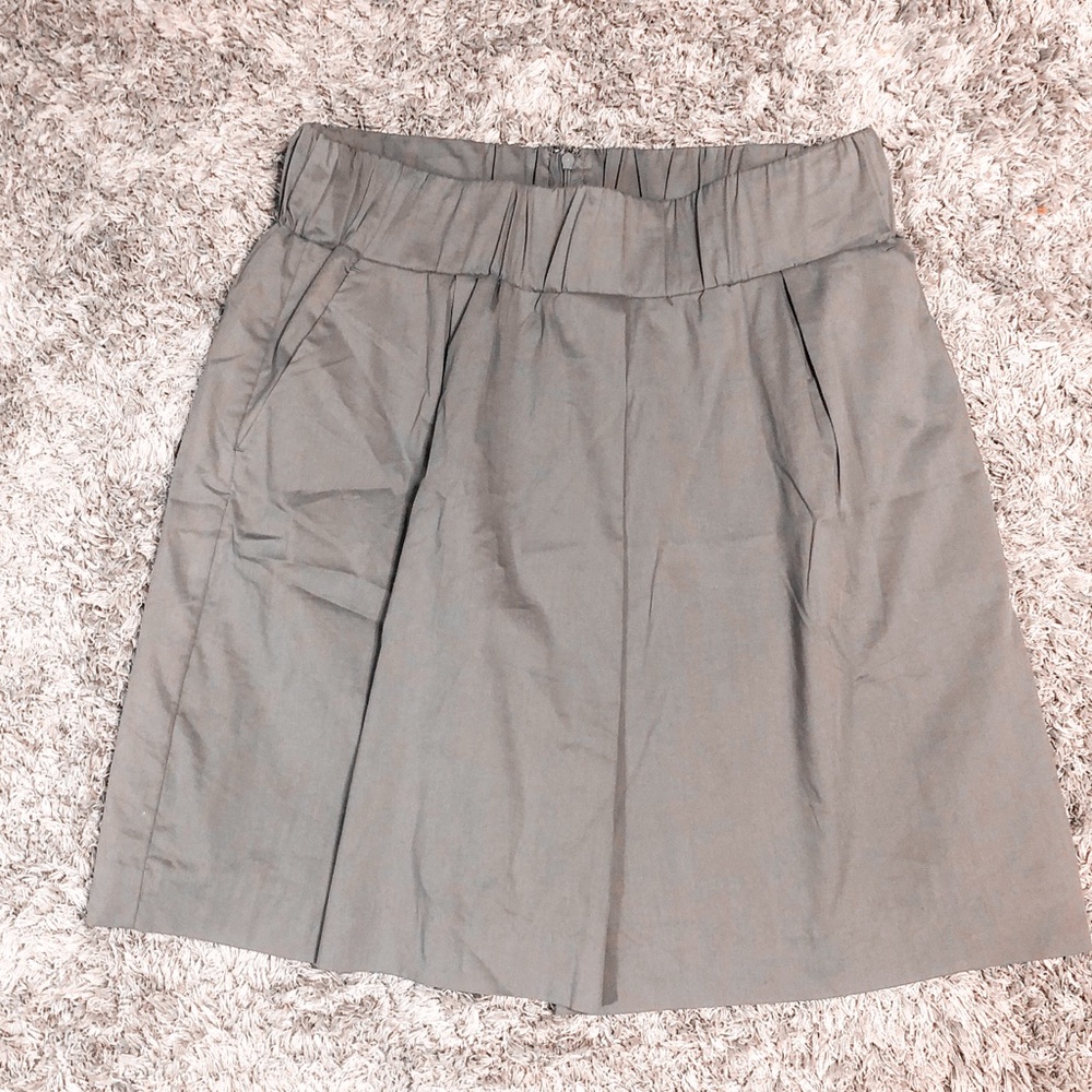 Banana Republic grey khaki pleated silky skirt